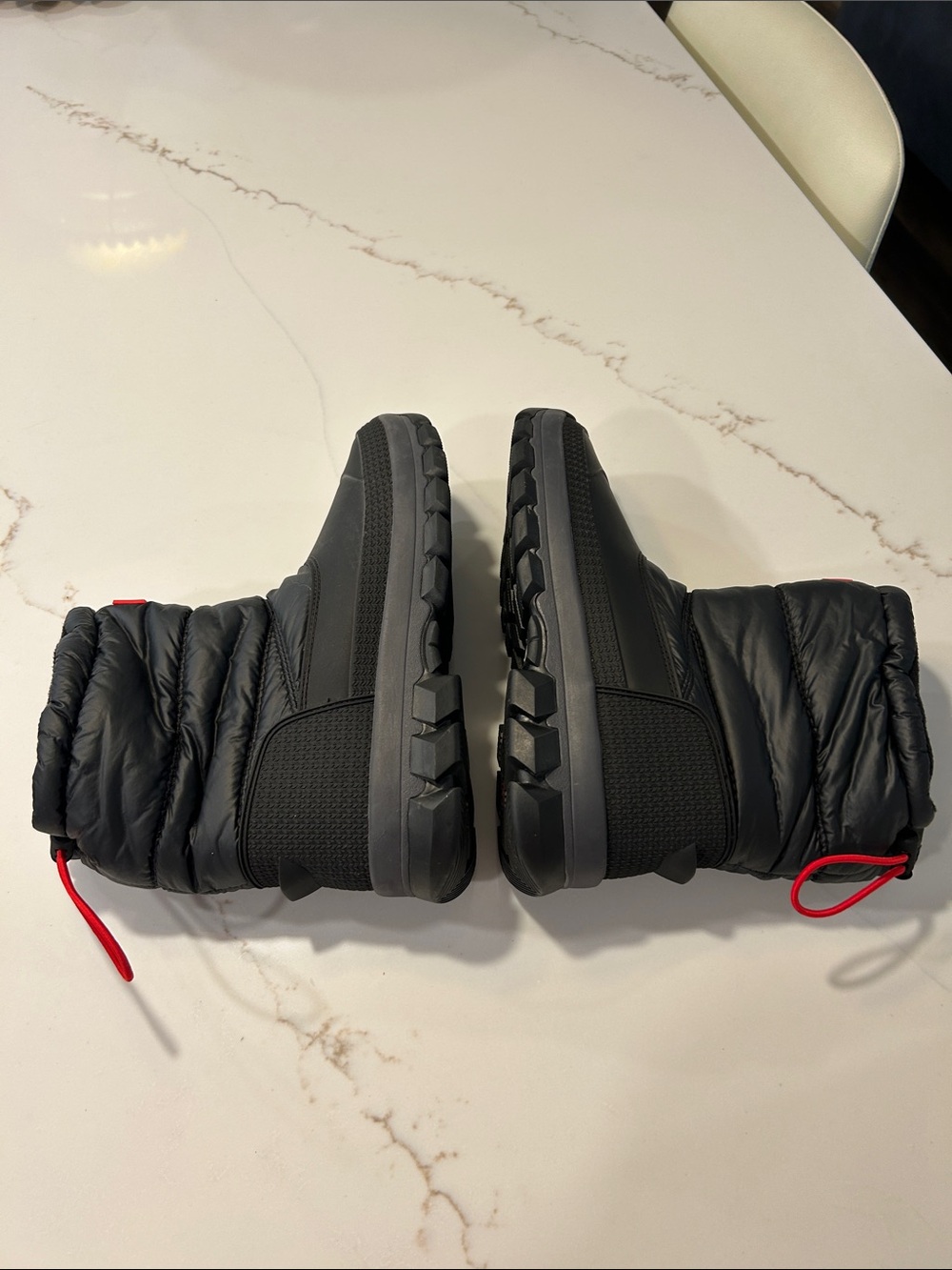 Hunter Kids Black Puffer Snow Boots with Red Logo - Picture 5 of 6